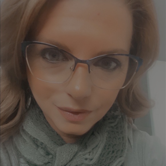 Meet your Posher, Monica - Picture 1 of 1